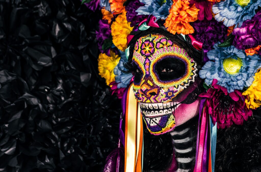 Thousands of flowers, painted skulls, and the Mexican altar are also in the set – a skull celebration in Budapest