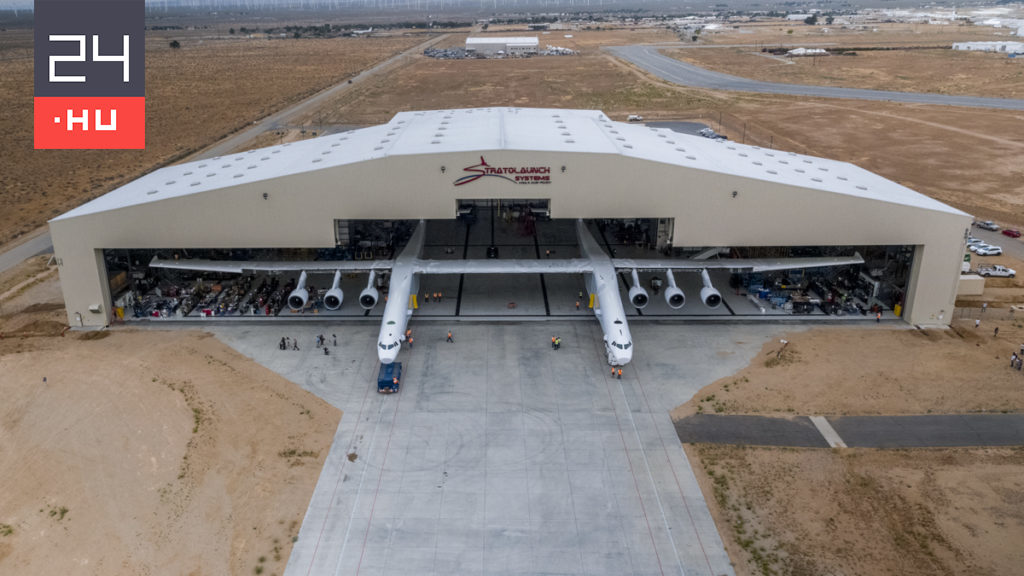 The largest plane ever took off