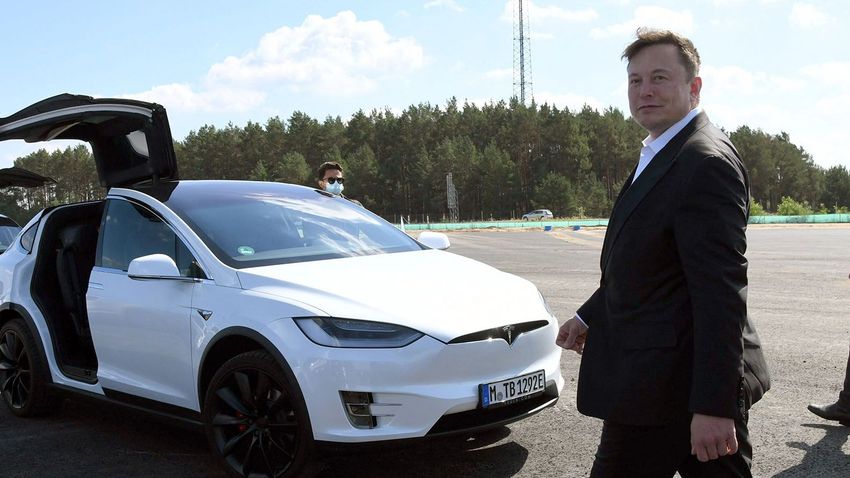 Who is the mysterious Hungarian businessman behind Elon Musk’s billionaire business?